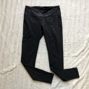 Athleta shiny textured black full length transcend tight legging sz M